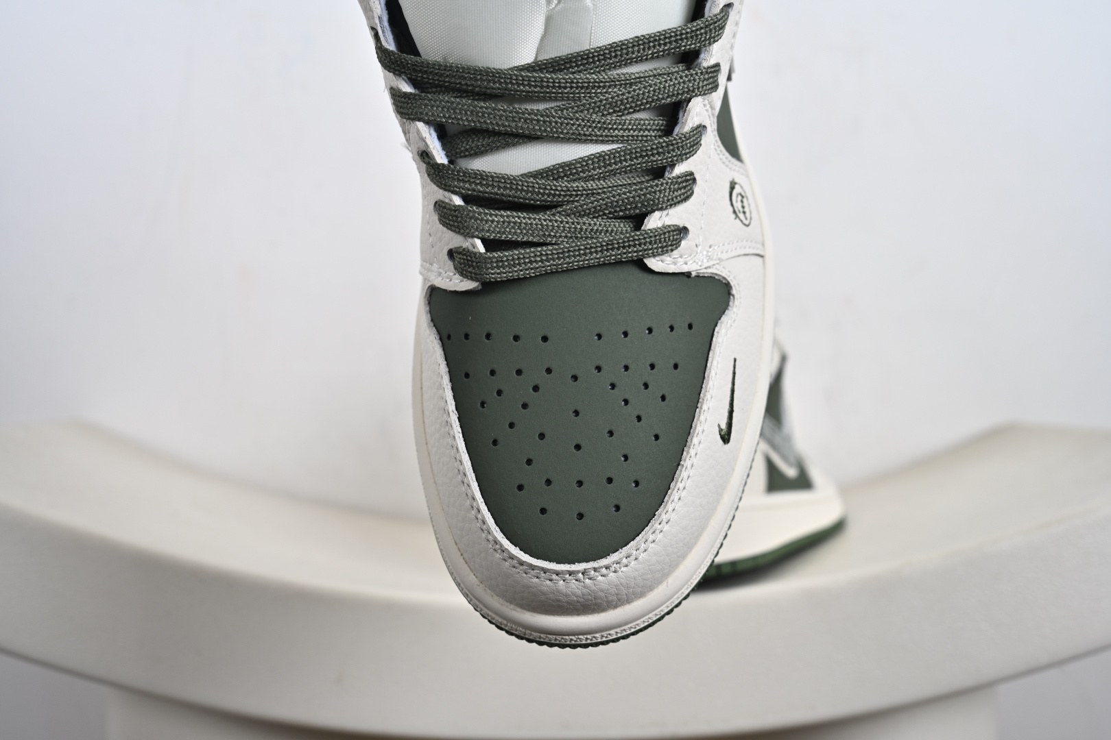 定制版Nike Jordan Air Jordan 1“古驰联名——浅绿米花勾” 高端定制 低帮 复古 减震 防滑 耐磨 篮球鞋 QR2025-002