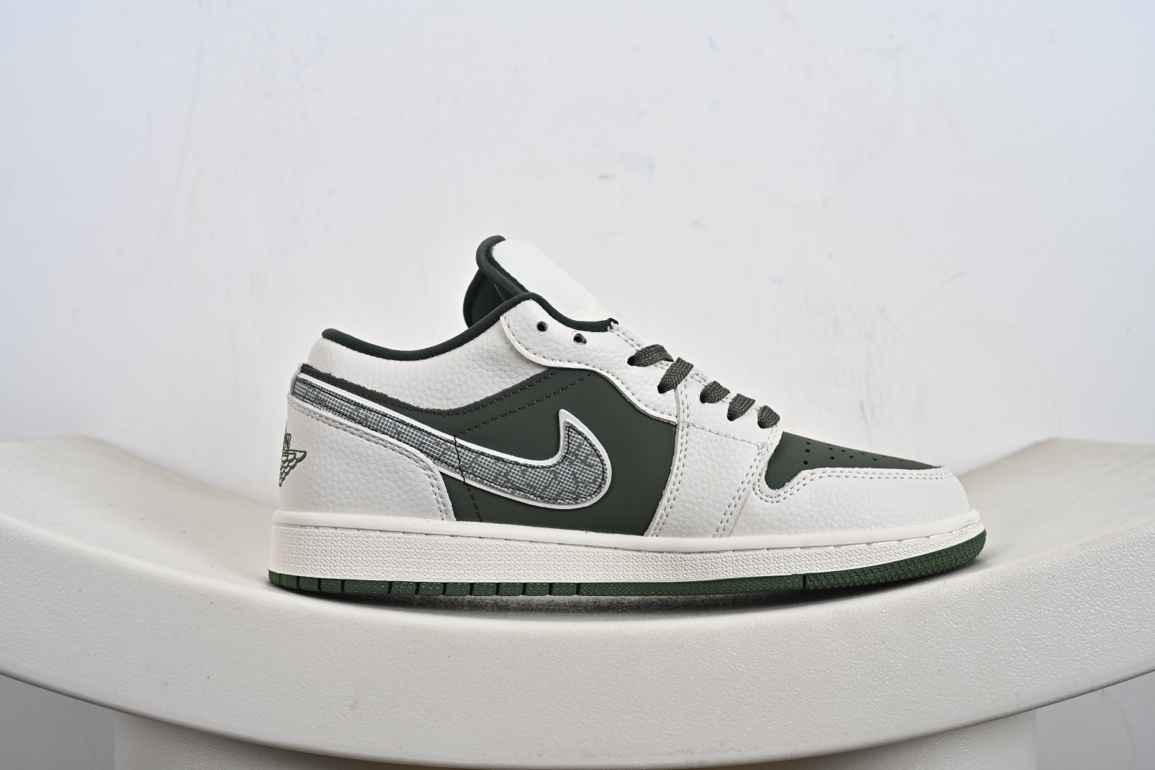 定制版Nike Jordan Air Jordan 1“古驰联名——浅绿米花勾” 高端定制 低帮 复古 减震 防滑 耐磨 篮球鞋 QR2025-002