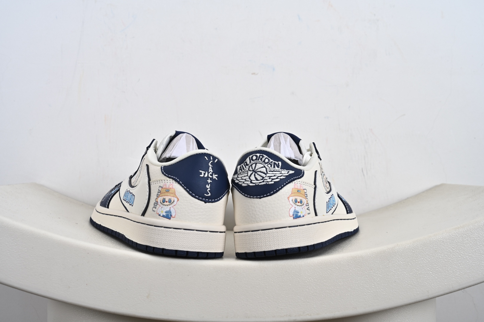 定制版Labubu x Travis Scott x Air Jordan 1 Low 拉布布 x AJ1 低帮 梦幻蓝白倒钩 DZ5899-017