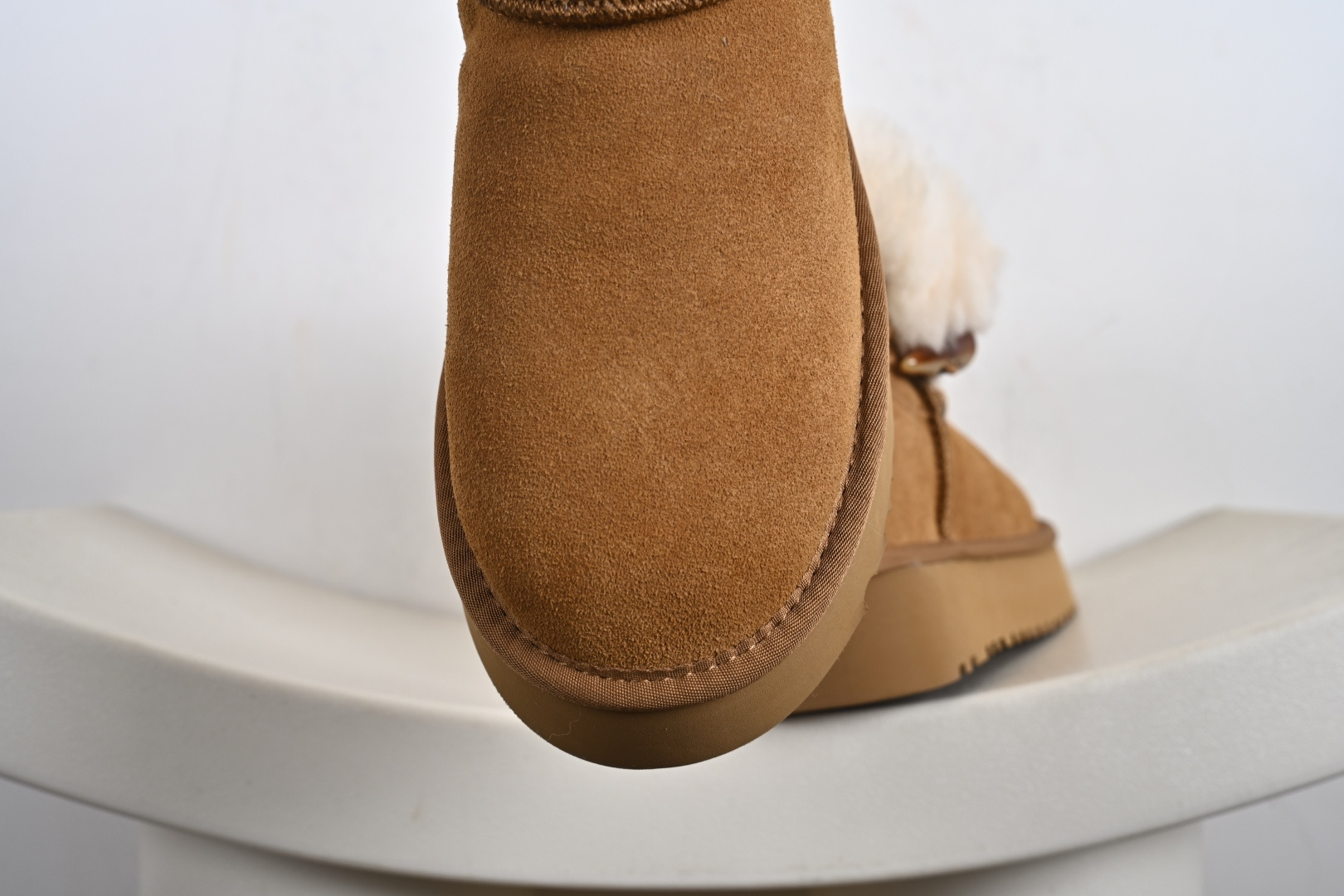 经典款 羊皮毛一体雪地靴 外 TREADLITE”轻翼”科技外底 YPAKOTA