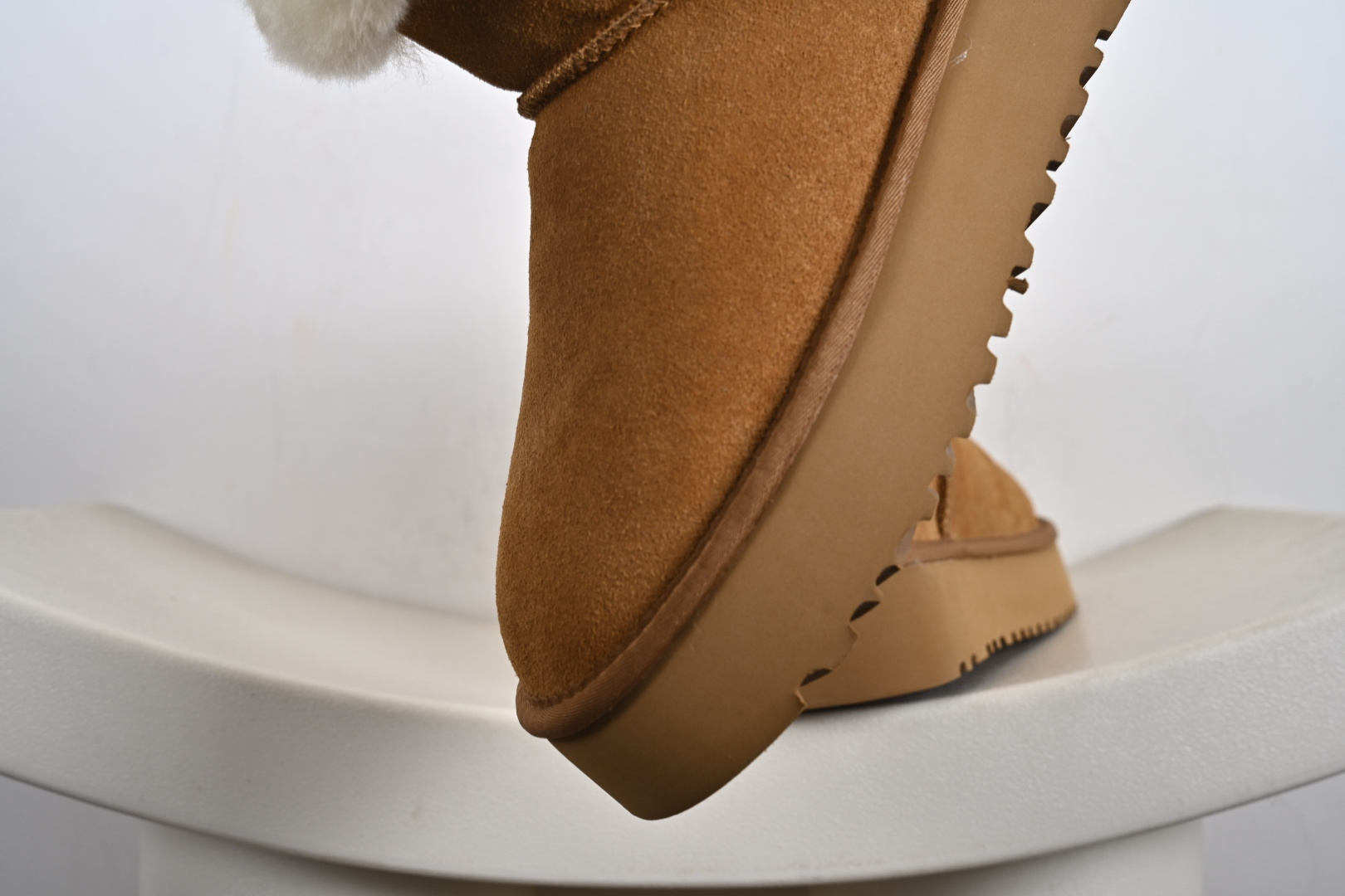 经典款 羊皮毛一体雪地靴 外 TREADLITE”轻翼”科技外底 YPAKOTA