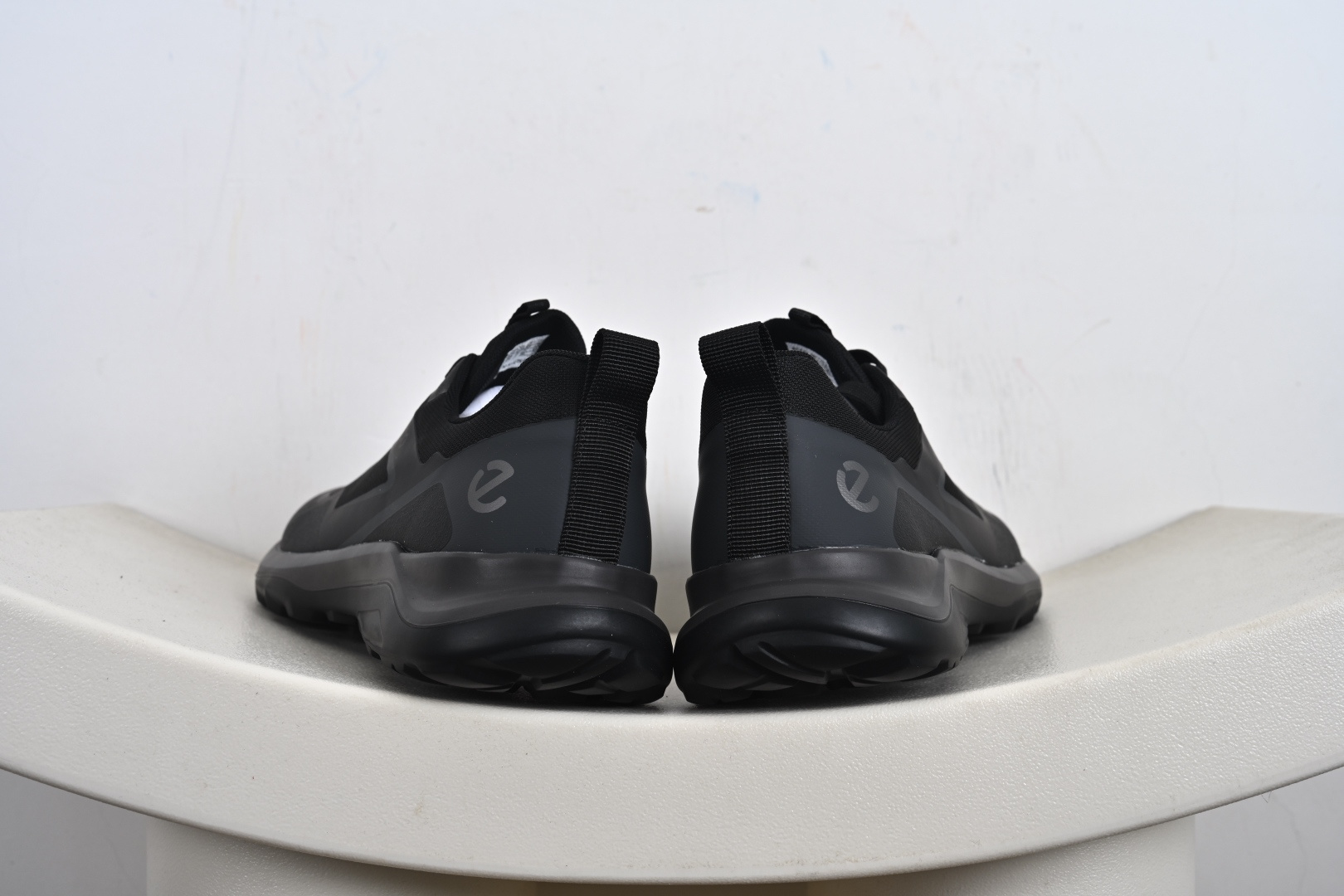 ECCO爱步登山鞋男款 舒适户外运动越野跑鞋健步BIOMC踪迹系列 882594