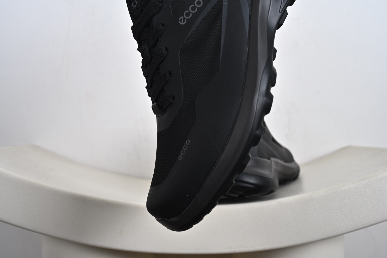 ECCO爱步登山鞋男款 舒适户外运动越野跑鞋健步BIOMC踪迹系列 882594