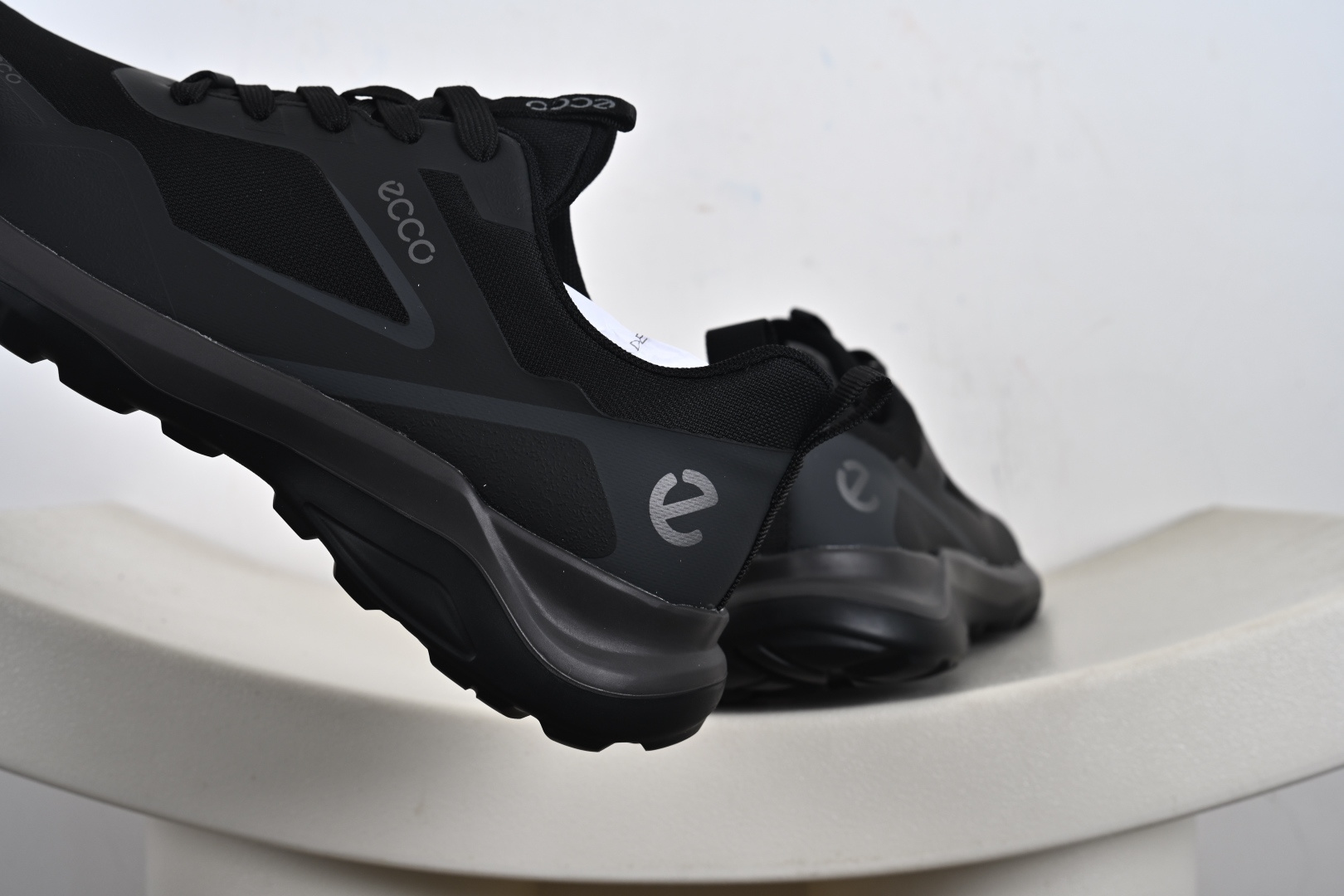 ECCO爱步登山鞋男款 舒适户外运动越野跑鞋健步BIOMC踪迹系列 882594