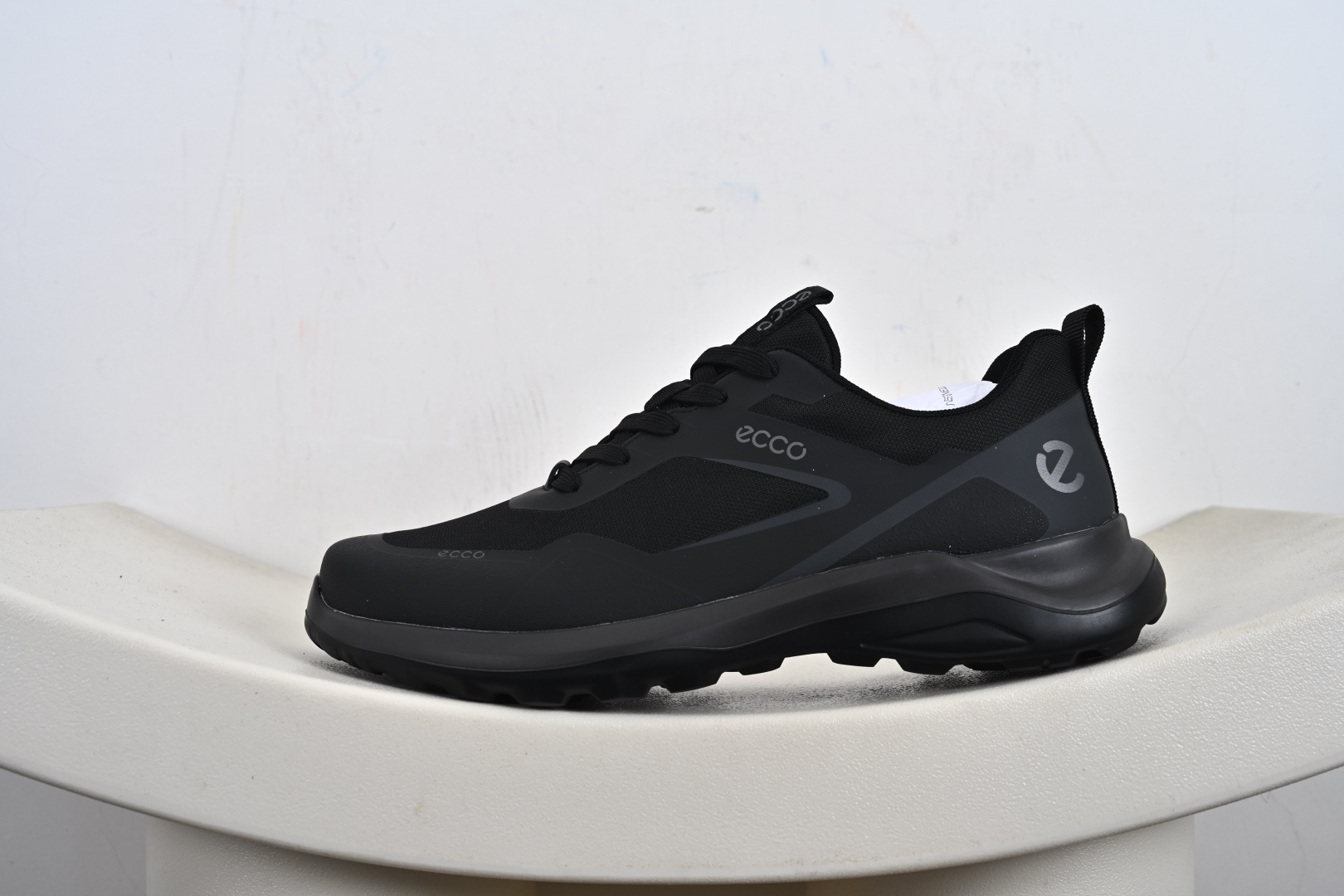 ECCO爱步登山鞋男款 舒适户外运动越野跑鞋健步BIOMC踪迹系列 882594