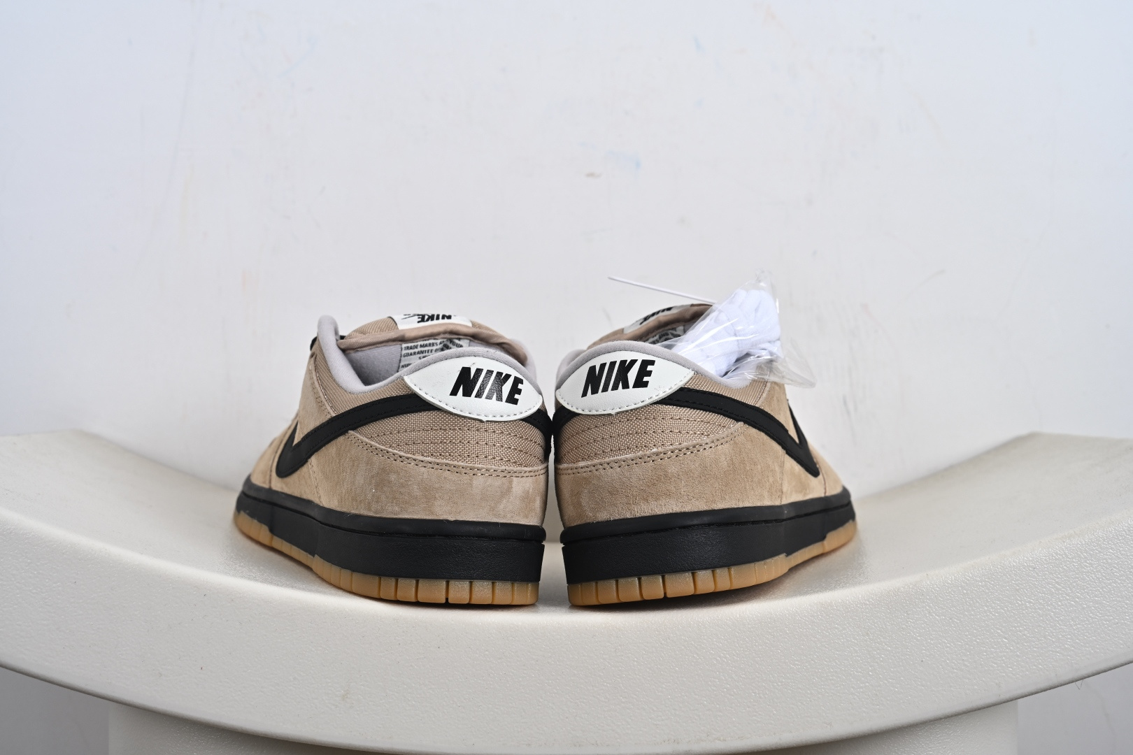 Nike SB Dunk Low pro 独家版型蒸餾加工帶來的是更好的视觉和脚感体验 超高清洁度 皮料切割干净无任何毛边 细节完美 HF3063-002
