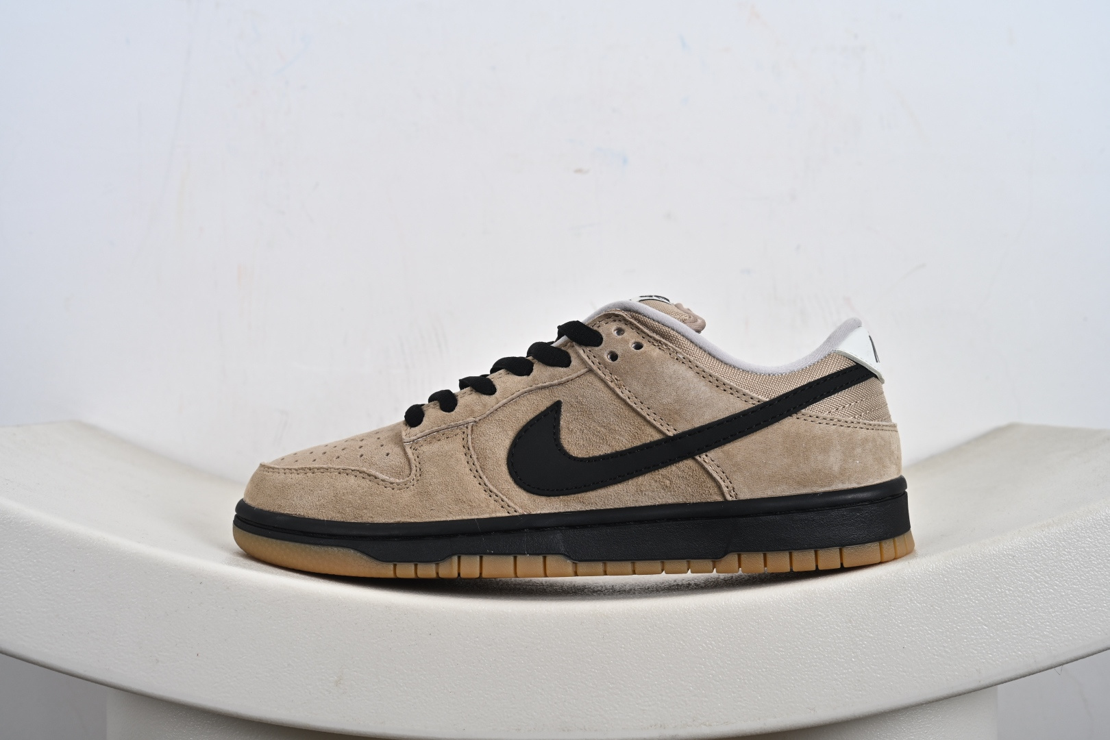 Nike SB Dunk Low pro 独家版型蒸餾加工帶來的是更好的视觉和脚感体验 超高清洁度 皮料切割干净无任何毛边 细节完美 HF3063-002