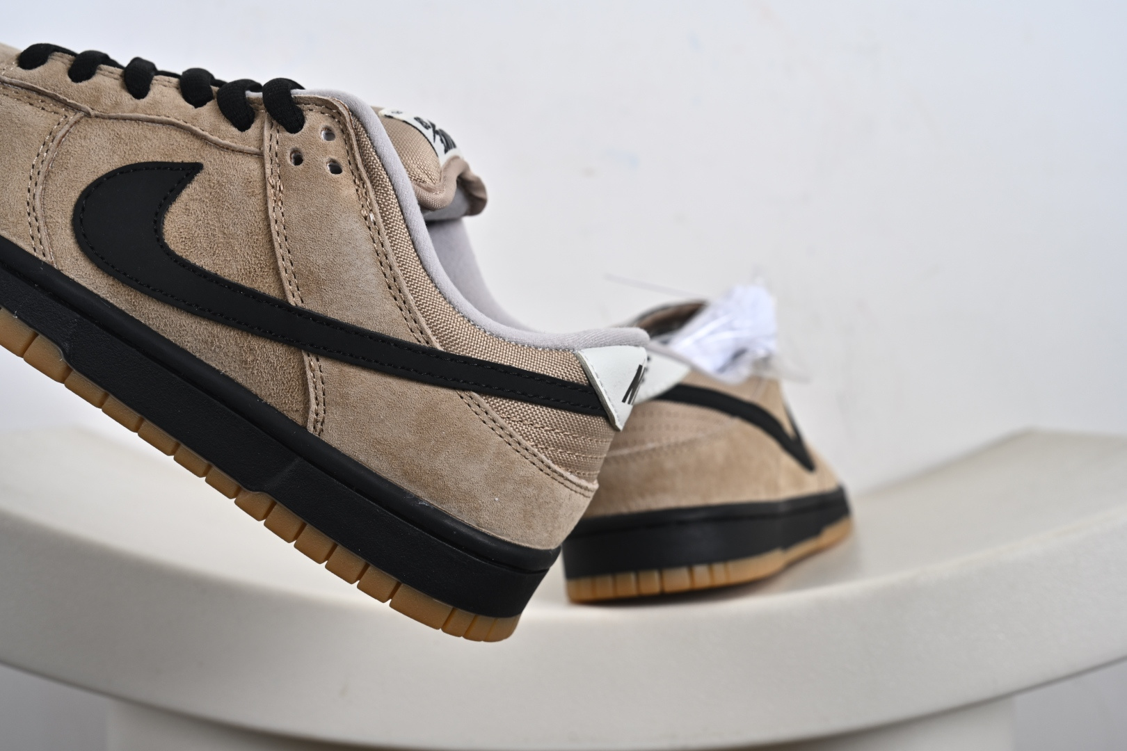 Nike SB Dunk Low pro 独家版型蒸餾加工帶來的是更好的视觉和脚感体验 超高清洁度 皮料切割干净无任何毛边 细节完美 HF3063-002