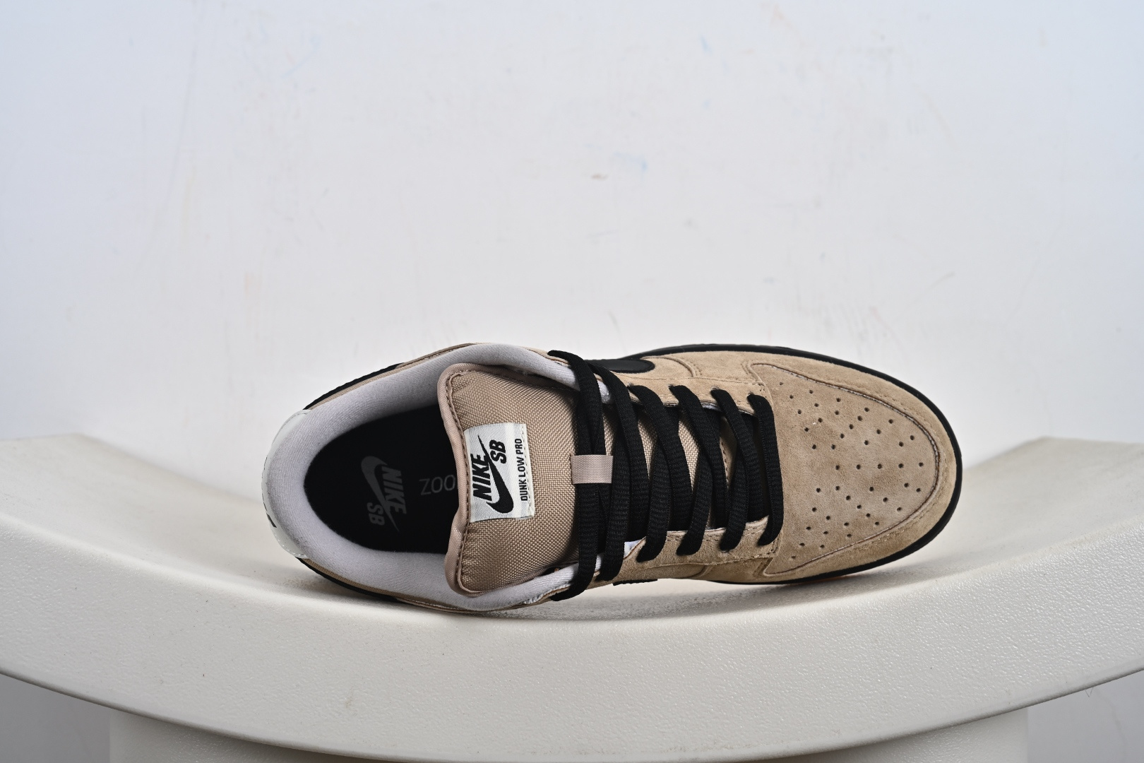 Nike SB Dunk Low pro 独家版型蒸餾加工帶來的是更好的视觉和脚感体验 超高清洁度 皮料切割干净无任何毛边 细节完美 HF3063-002