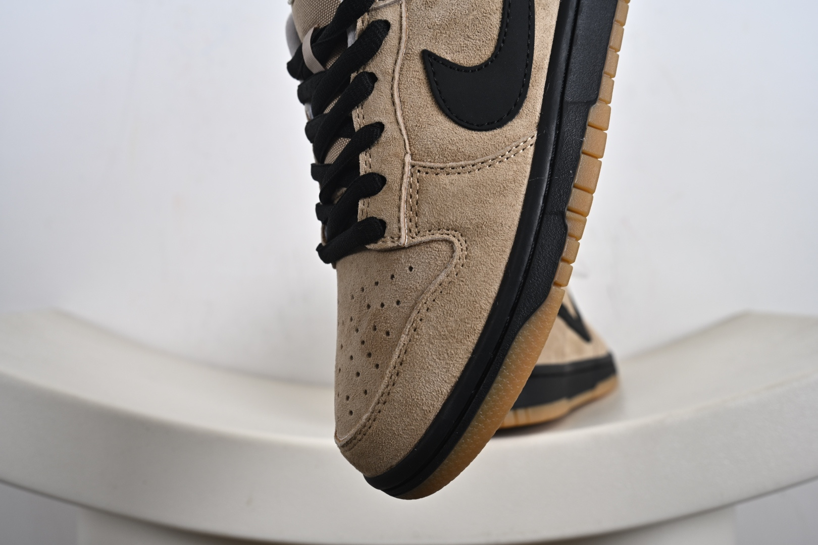 Nike SB Dunk Low pro 独家版型蒸餾加工帶來的是更好的视觉和脚感体验 超高清洁度 皮料切割干净无任何毛边 细节完美 HF3063-002