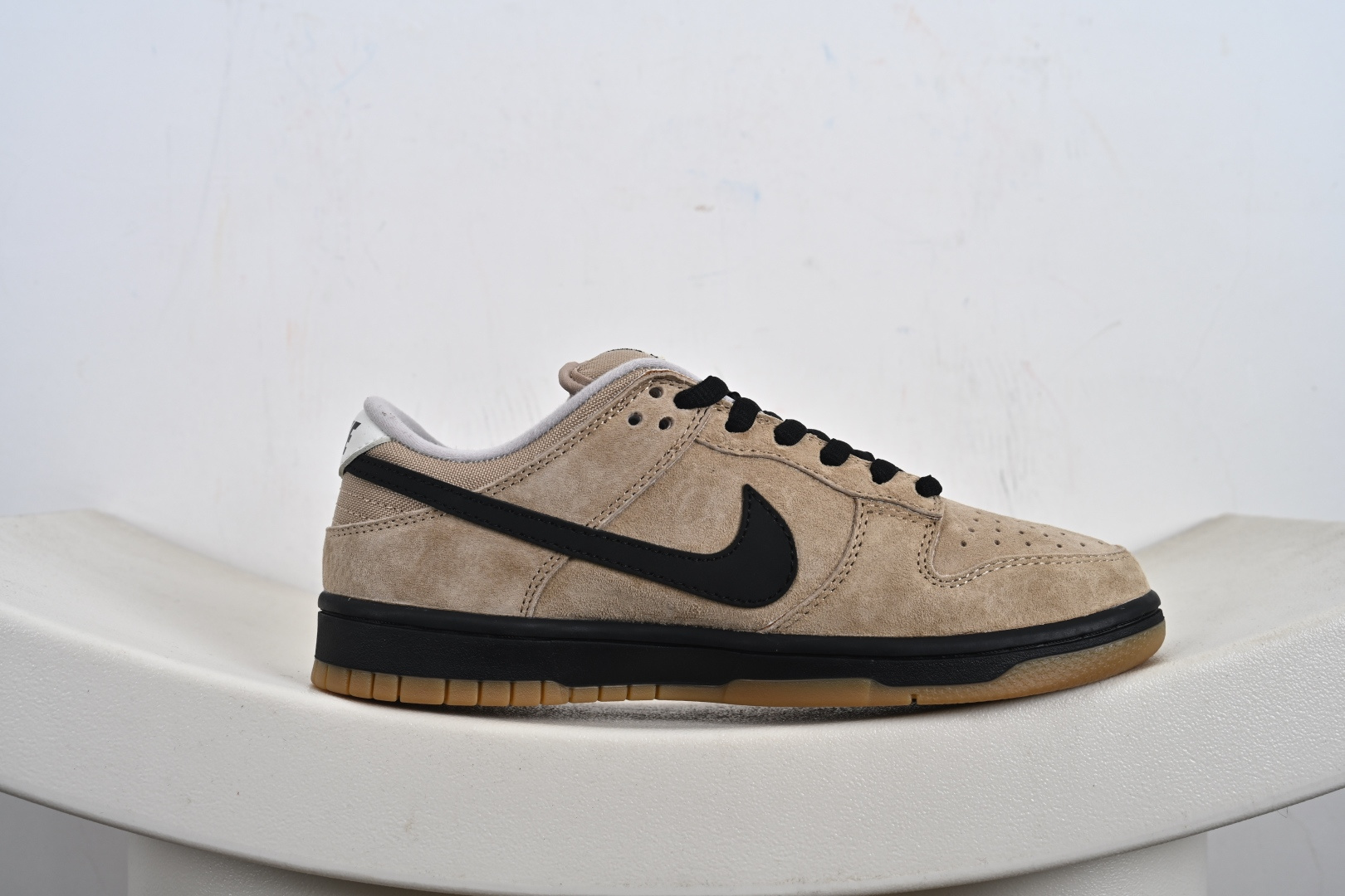 Nike SB Dunk Low pro 独家版型蒸餾加工帶來的是更好的视觉和脚感体验 超高清洁度 皮料切割干净无任何毛边 细节完美 HF3063-002