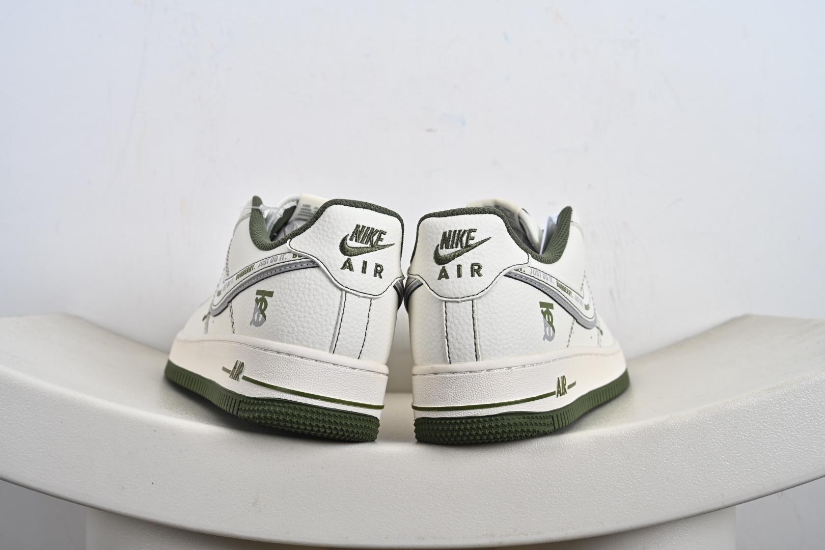 村 定制版Nike Air Force 1'07 Low 巴宝莉联名 米军绿电绣 空军一号低帮休闲板鞋 JP8028-003
