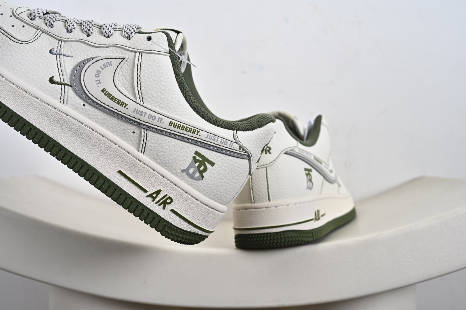 村 定制版Nike Air Force 1'07 Low 巴宝莉联名 米军绿电绣 空军一号低帮休闲板鞋 JP8028-003