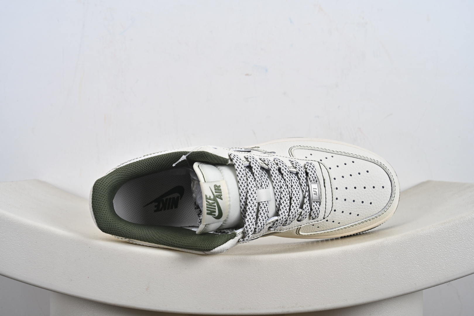 村 定制版Nike Air Force 1'07 Low 巴宝莉联名 米军绿电绣 空军一号低帮休闲板鞋 JP8028-003