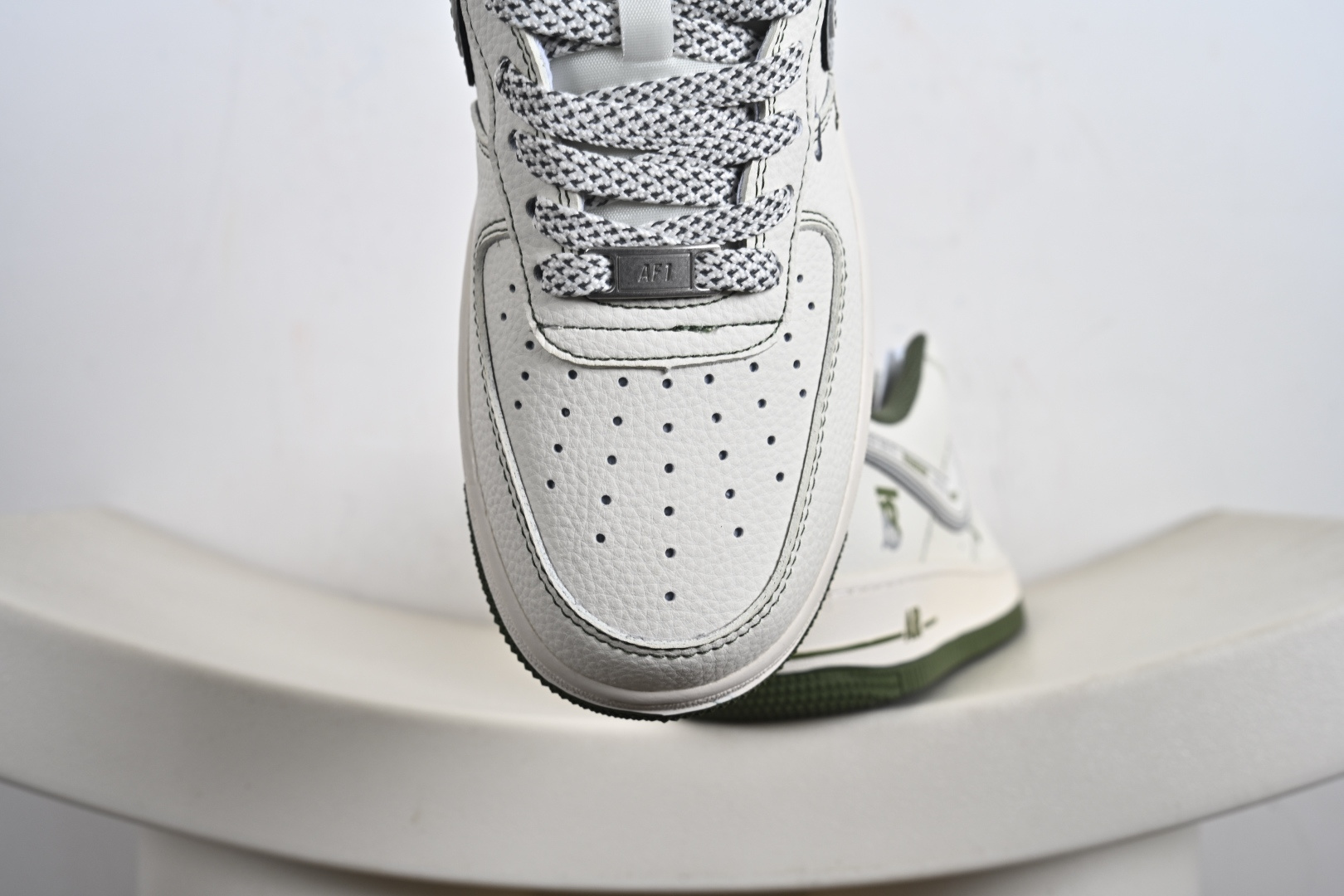 村 定制版Nike Air Force 1'07 Low 巴宝莉联名 米军绿电绣 空军一号低帮休闲板鞋 JP8028-003