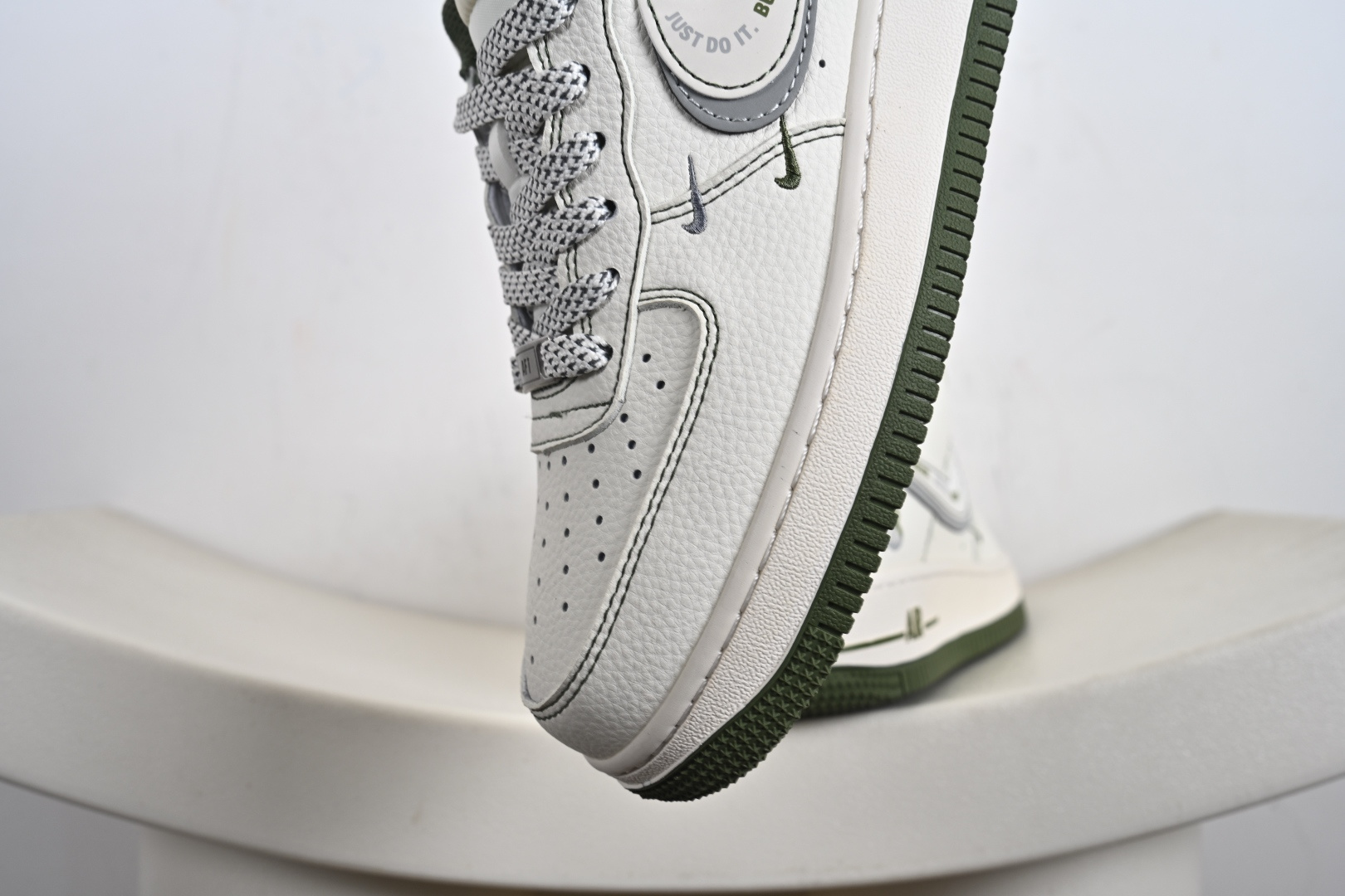 村 定制版Nike Air Force 1'07 Low 巴宝莉联名 米军绿电绣 空军一号低帮休闲板鞋 JP8028-003