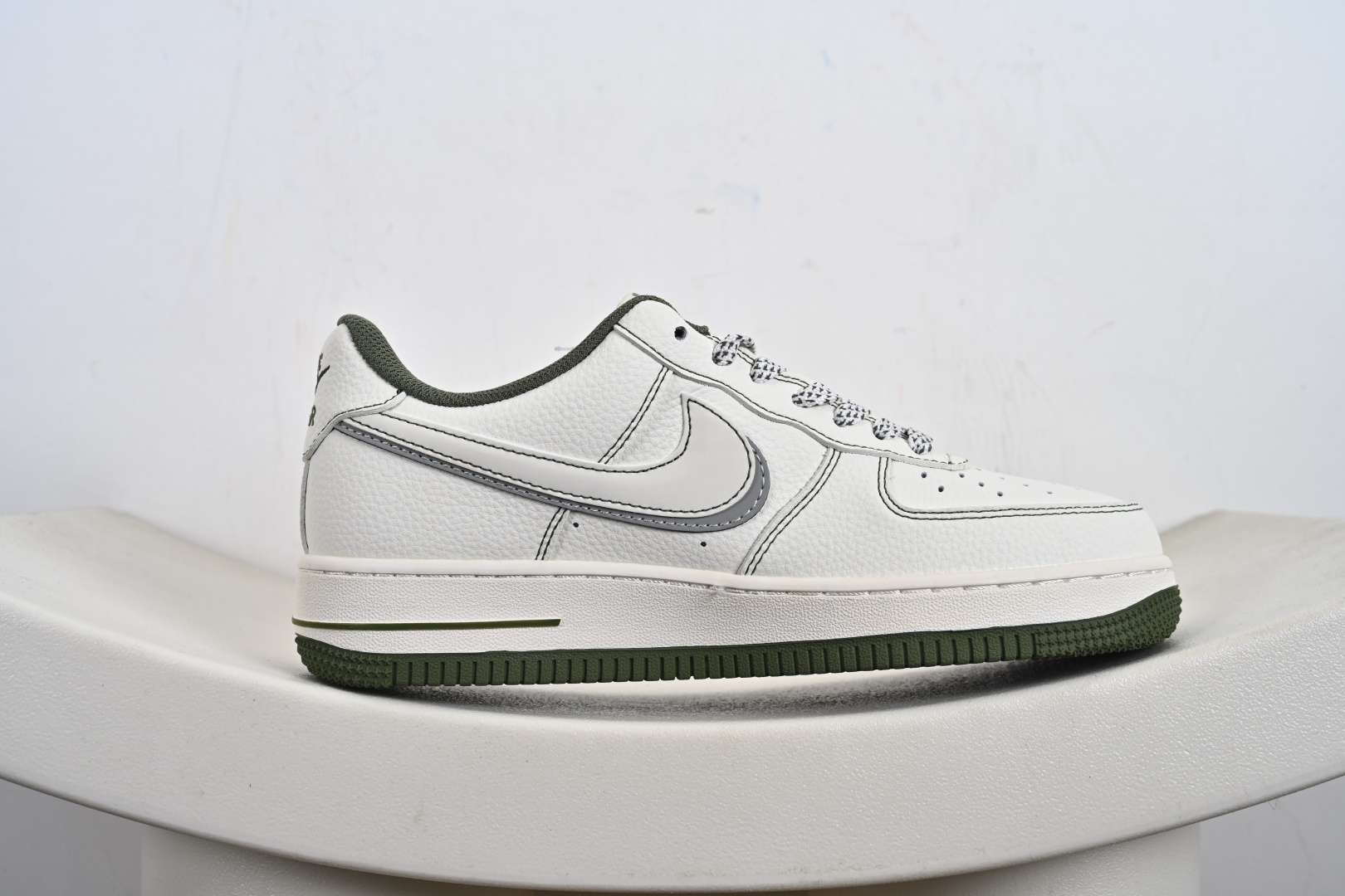 村 定制版Nike Air Force 1'07 Low 巴宝莉联名 米军绿电绣 空军一号低帮休闲板鞋 JP8028-003