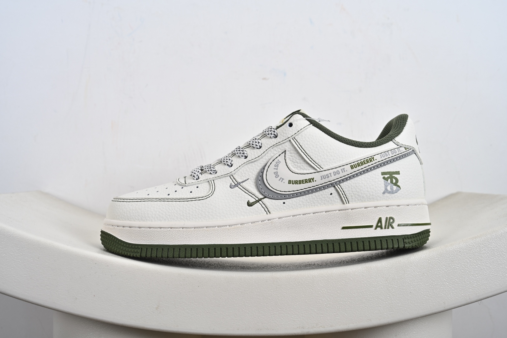 村 定制版Nike Air Force 1'07 Low 巴宝莉联名 米军绿电绣 空军一号低帮休闲板鞋 JP8028-003