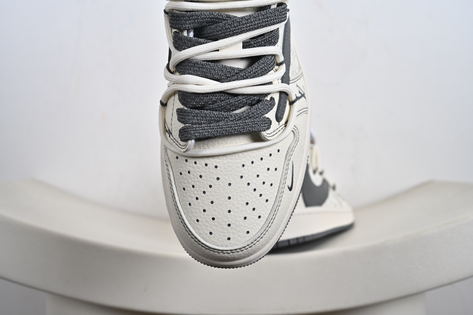 Travis Scott x Fragment Design x Jordan Air Jordan 1 Low OG SP LV联名-米灰印花红标” HT5088-605