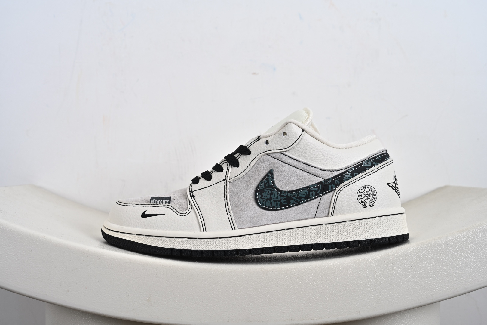 Nike Jordan Air Jordan 1“克罗心联名——花勾猪八” 高端定制 低帮 复古 减震 防滑 耐磨 篮球鞋 QR2025-004