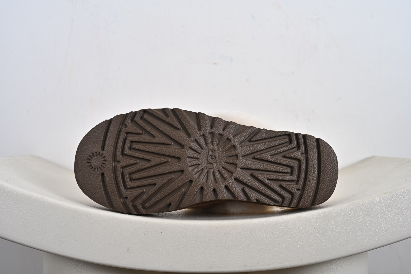 经典款 羊皮毛一体雪地靴 TREADLITE”轻翼”科技外底 1122550