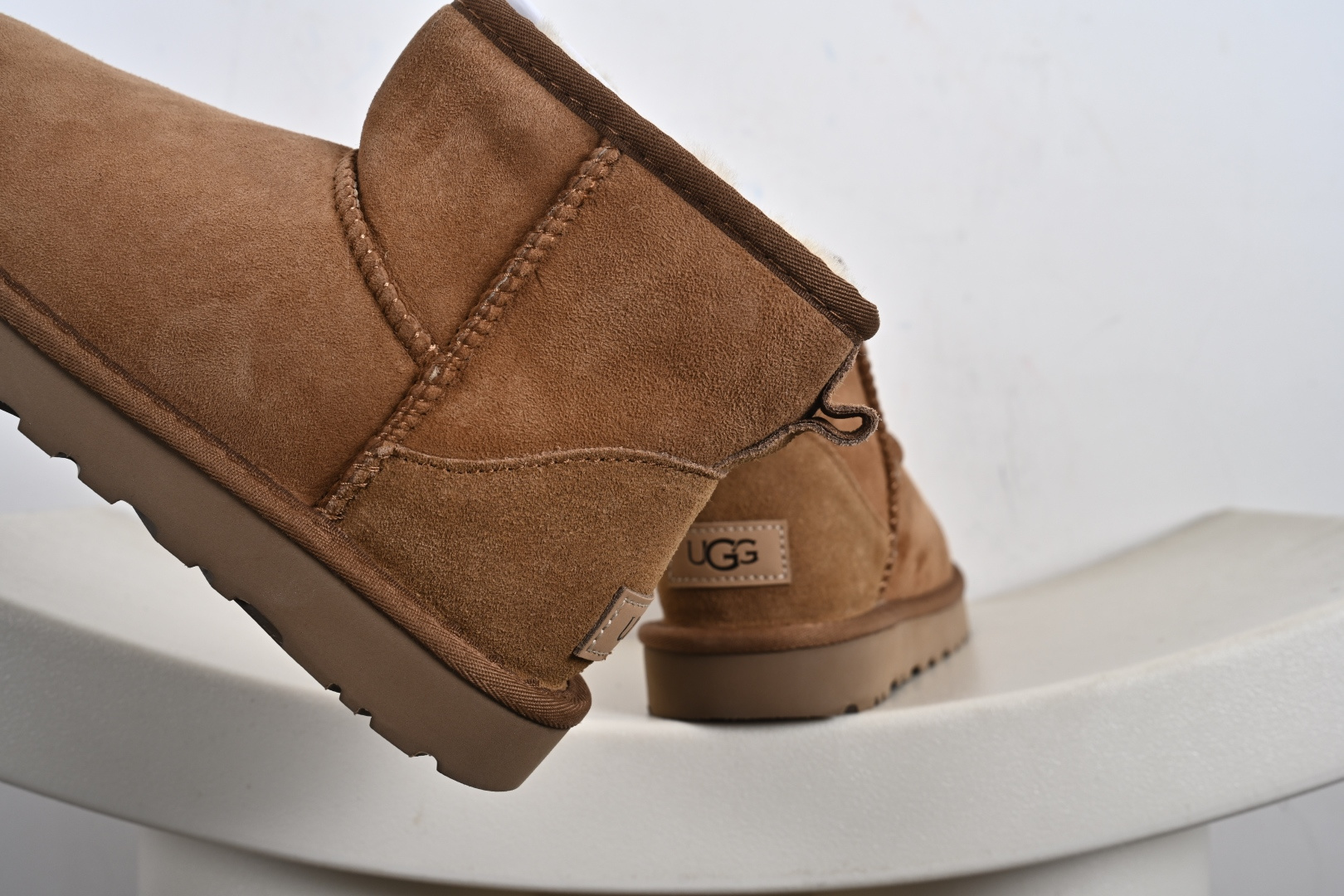 经典款 羊皮毛一体雪地靴 TREADLITE”轻翼”科技外底 1016222