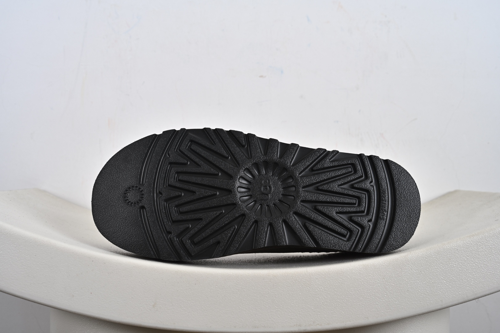 经典款 羊皮毛一体雪地靴 TREADLITE”轻翼”科技外底 1122553