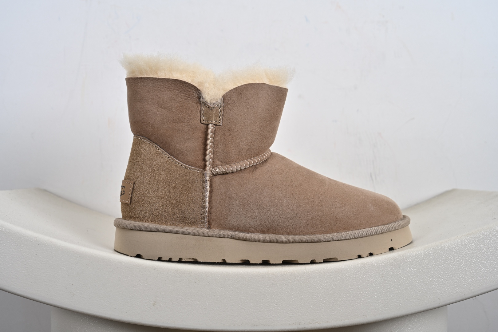 经典款 羊皮毛一体雪地靴 TREADLITE”轻翼”科技外底 1016422