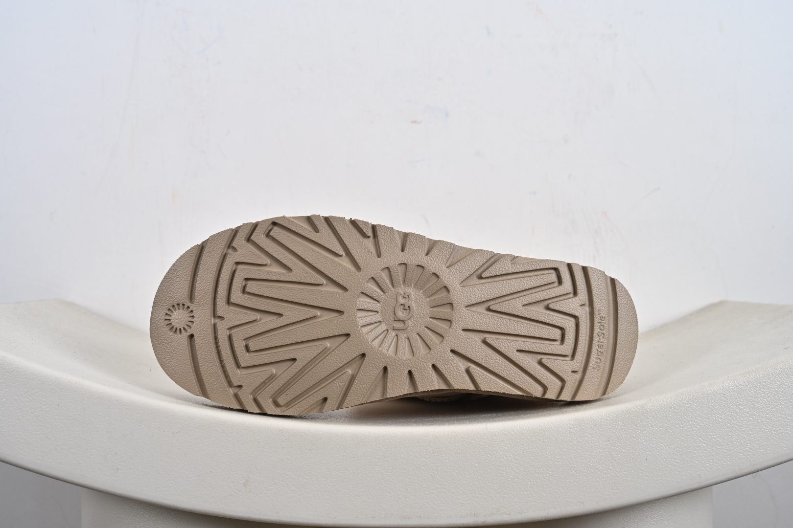 经典款 羊皮毛一体雪地靴 TREADLITE”轻翼”科技外底 1016422