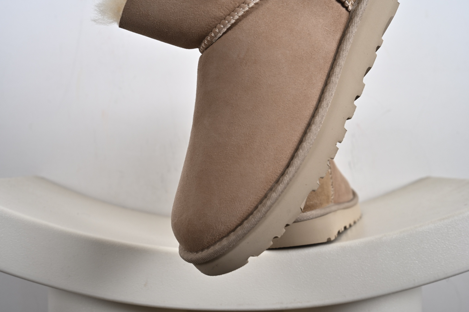 经典款 羊皮毛一体雪地靴 TREADLITE”轻翼”科技外底 1016422