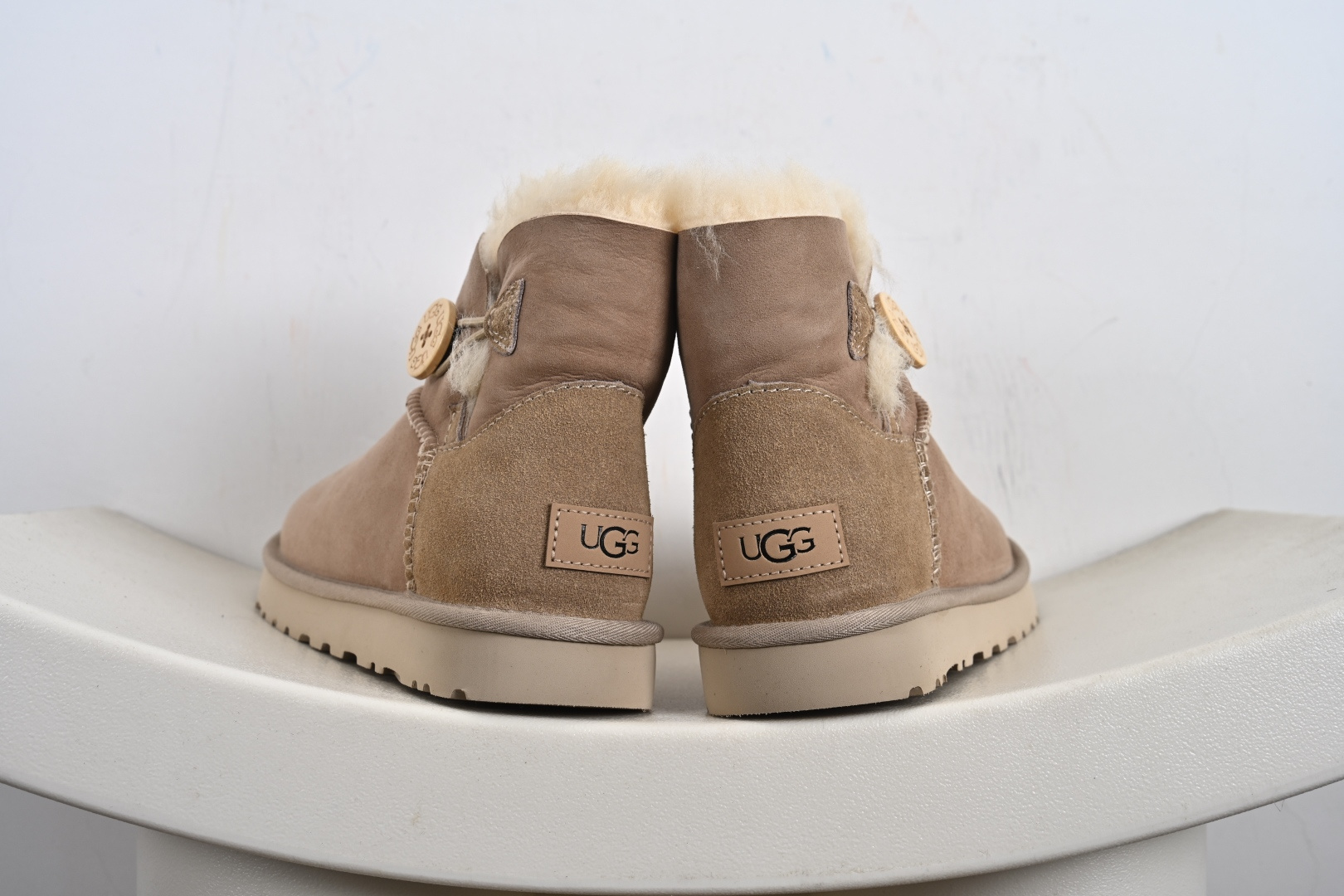 经典款 羊皮毛一体雪地靴 TREADLITE”轻翼”科技外底 1016422