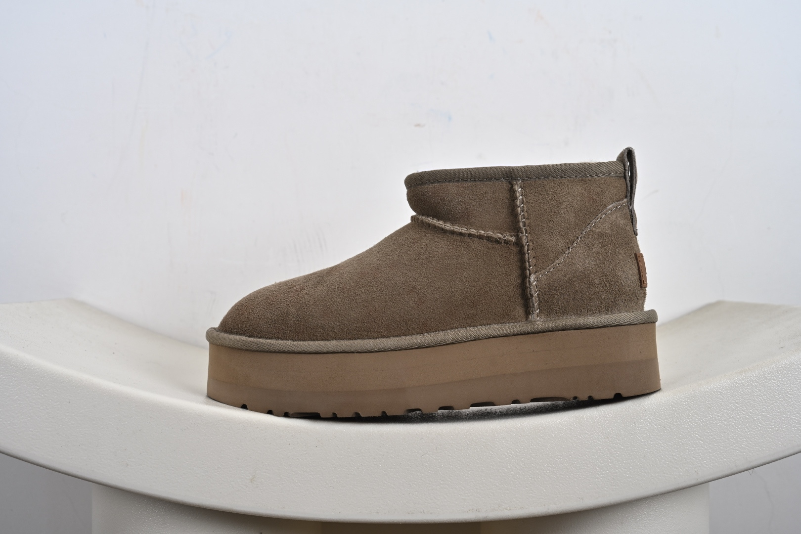 经典款 羊皮毛一体雪地靴 TREADLITE”轻翼”科技外底 1135092