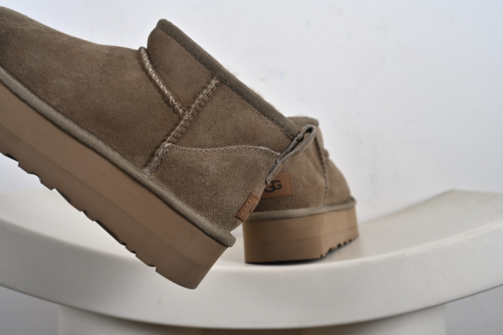 经典款 羊皮毛一体雪地靴 TREADLITE”轻翼”科技外底 1135092