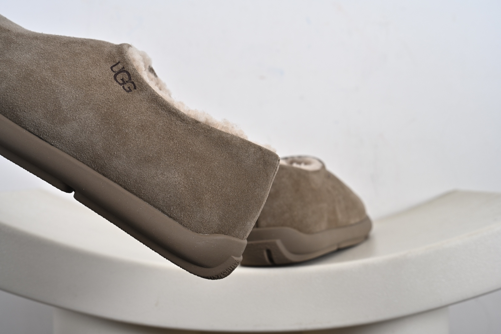 经典款 羊皮毛一体雪地靴 TREADLITE”轻翼”科技外底 W/716