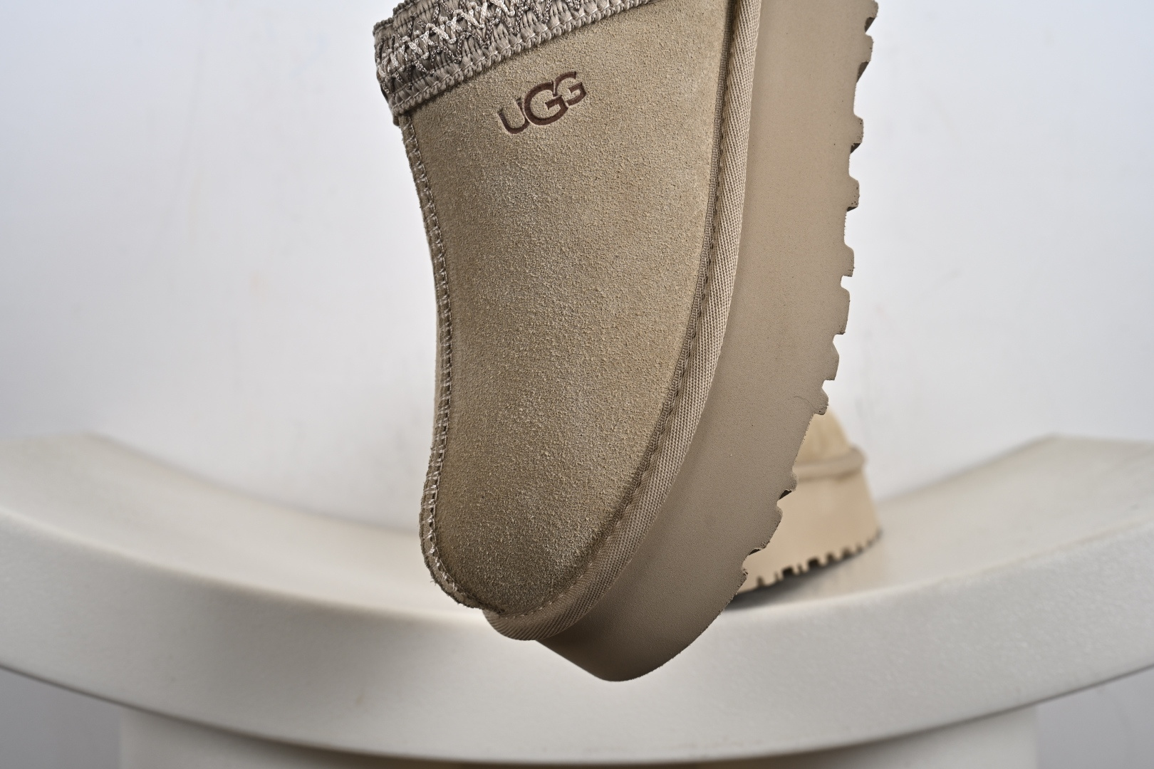 经典款 羊皮毛一体雪地靴 TREADLITE”轻翼”科技外底 1122553-111