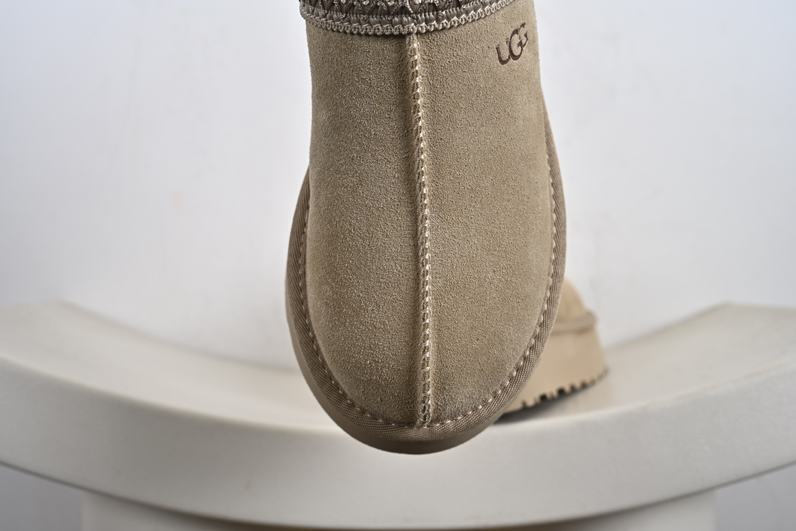 经典款 羊皮毛一体雪地靴 TREADLITE”轻翼”科技外底 1122553-111