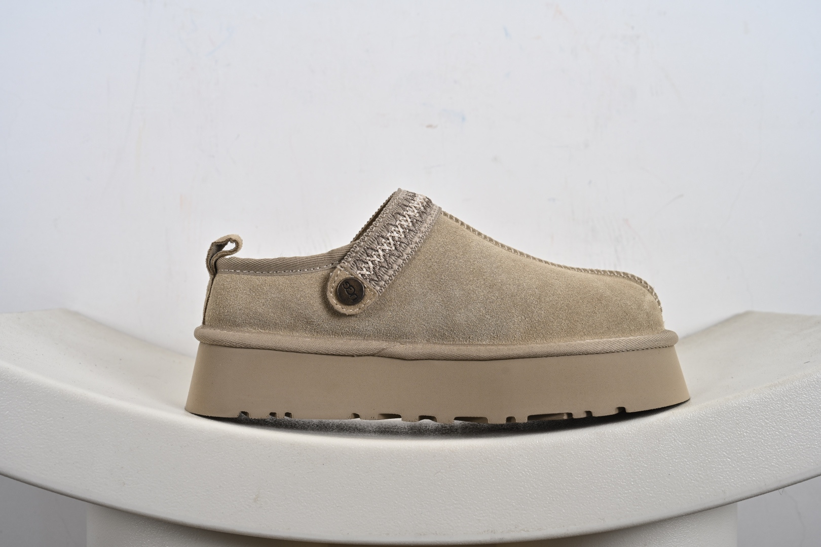 经典款 羊皮毛一体雪地靴 TREADLITE”轻翼”科技外底 1122553-111