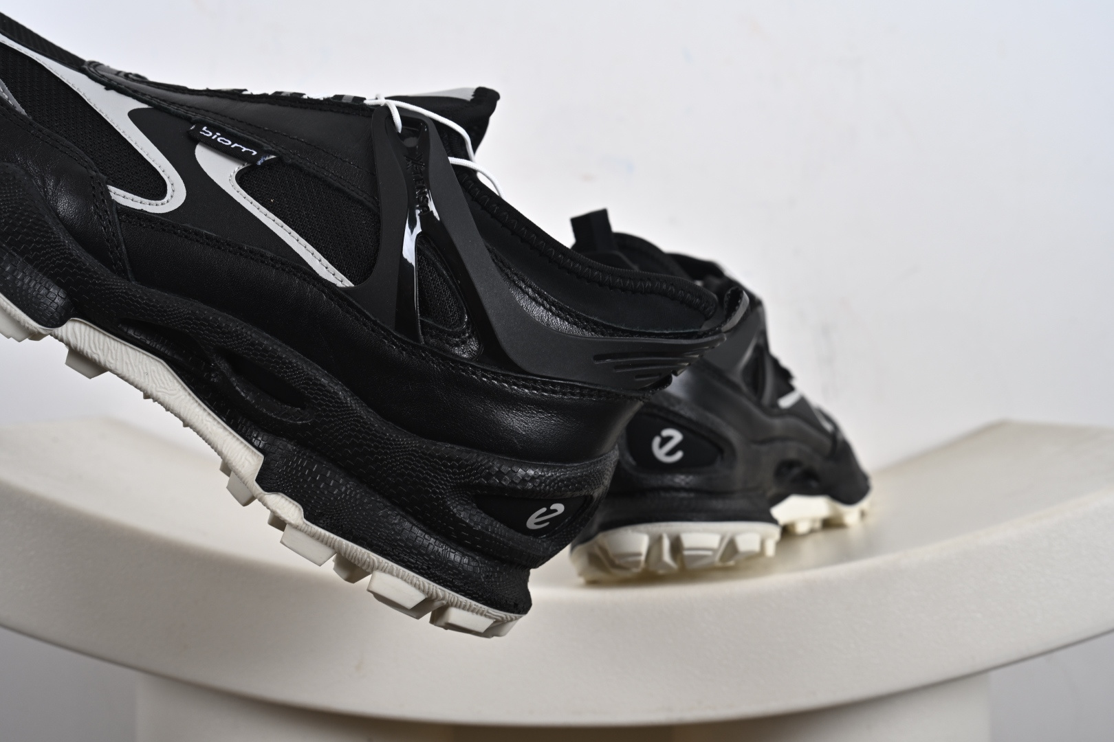 ECCO爱步登山鞋男款 舒适户外运动越野跑鞋健步BIOMC踪迹系列 803254