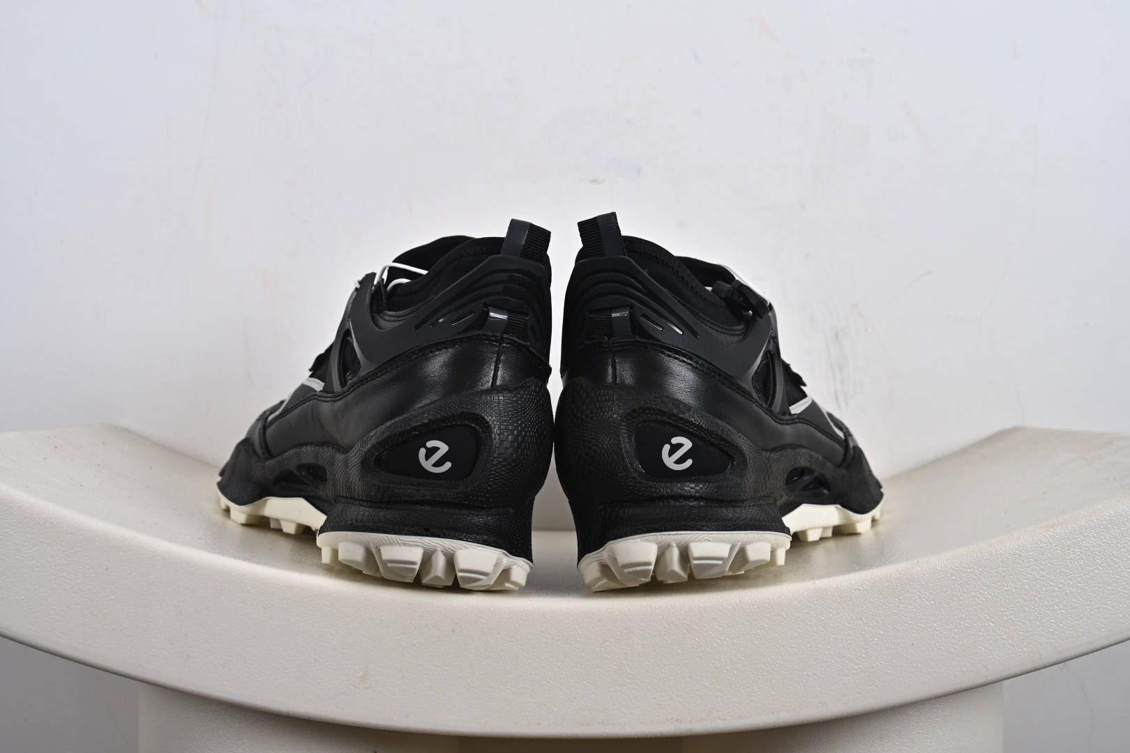 ECCO爱步登山鞋男款 舒适户外运动越野跑鞋健步BIOMC踪迹系列 803254