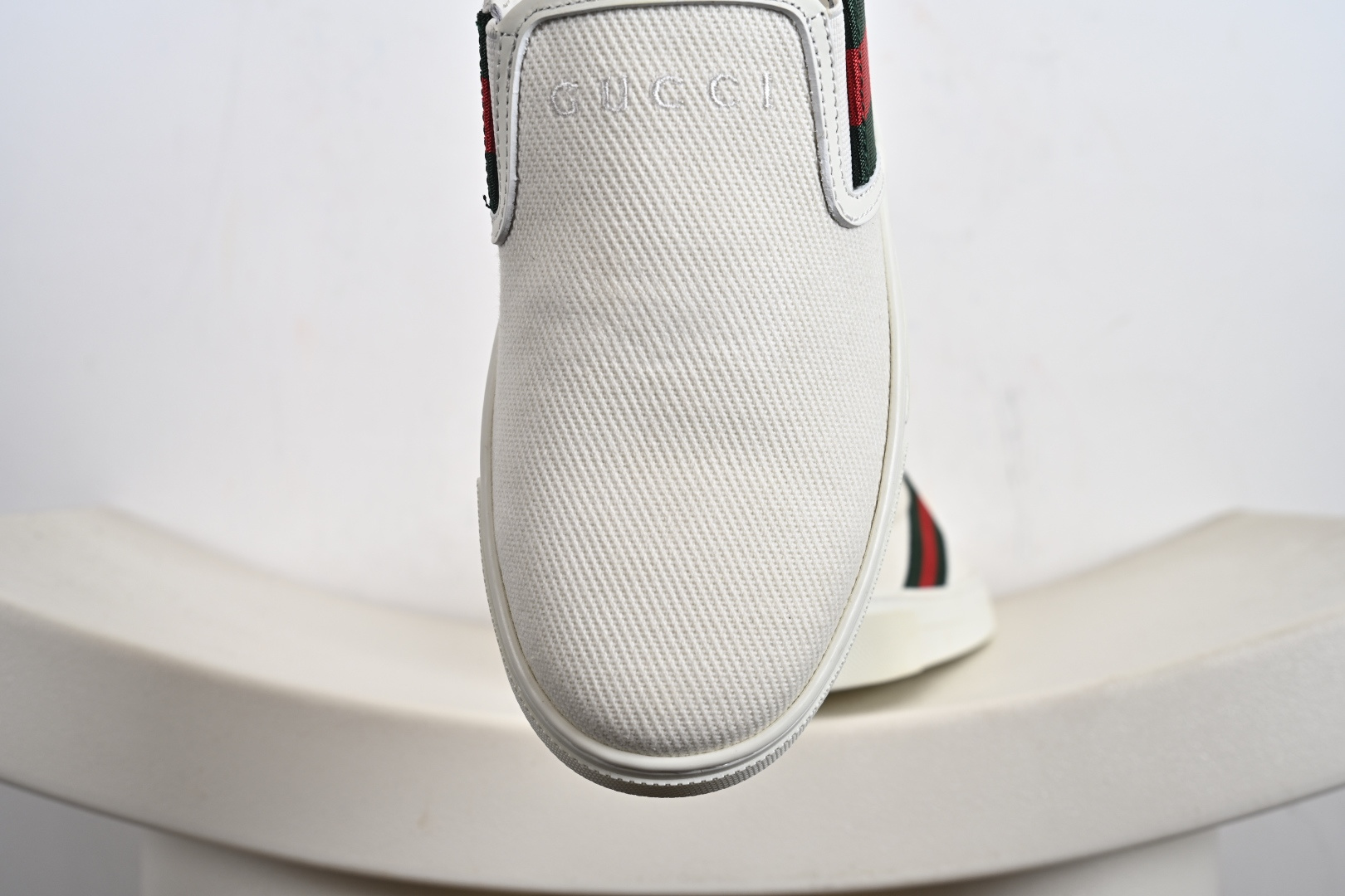 古驰系列 古驰/GUCCI YY 古驰小白鞋板鞋 602129-04GG-O9085 Gucci小蜜蜂 经典款板鞋