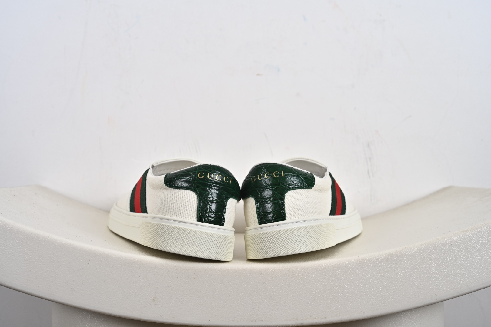 古驰系列 古驰/GUCCI YY 古驰小白鞋板鞋 602129-04GG-O9085 Gucci小蜜蜂 经典款板鞋