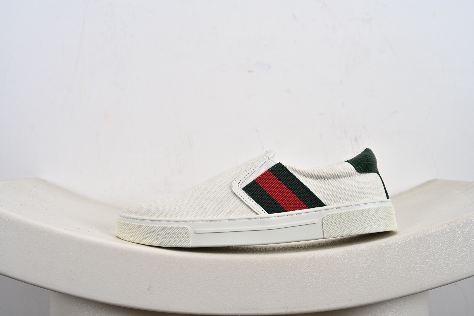 古驰系列 古驰/GUCCI YY 古驰小白鞋板鞋 602129-04GG-O9085 Gucci小蜜蜂 经典款板鞋