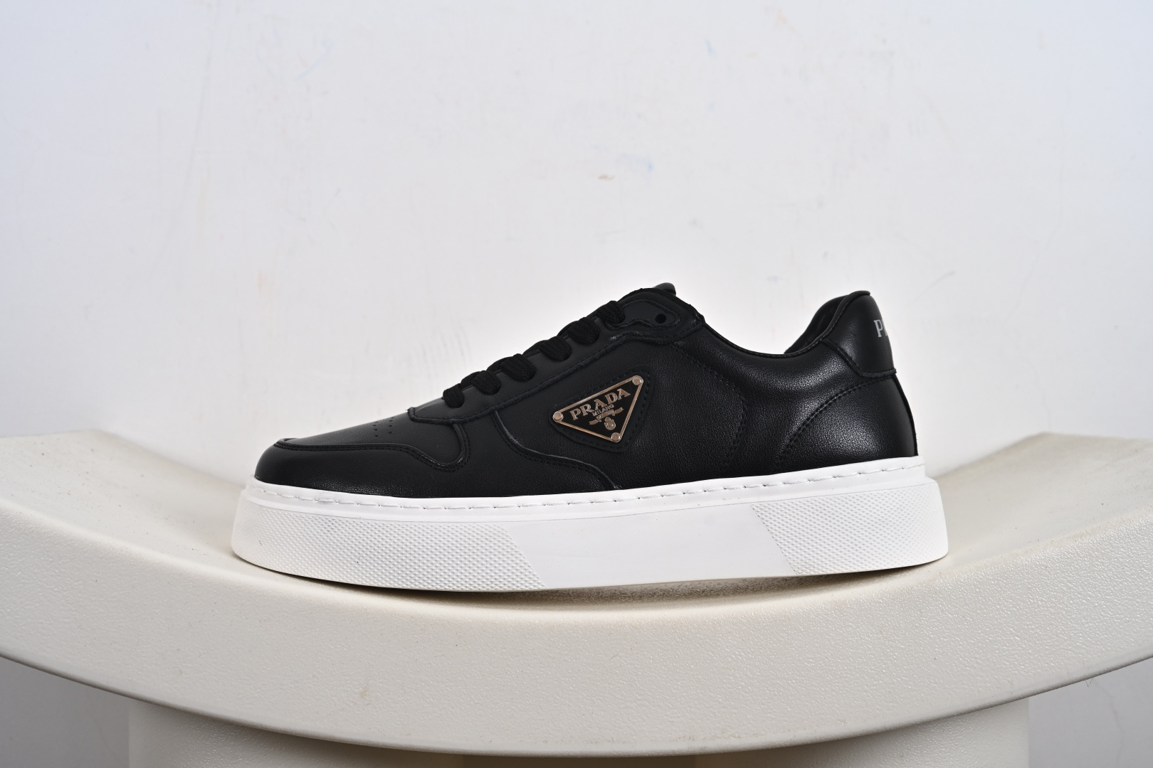 意大利高奢品牌·PRADA普拉达运动板鞋百搭休闲小白鞋系列