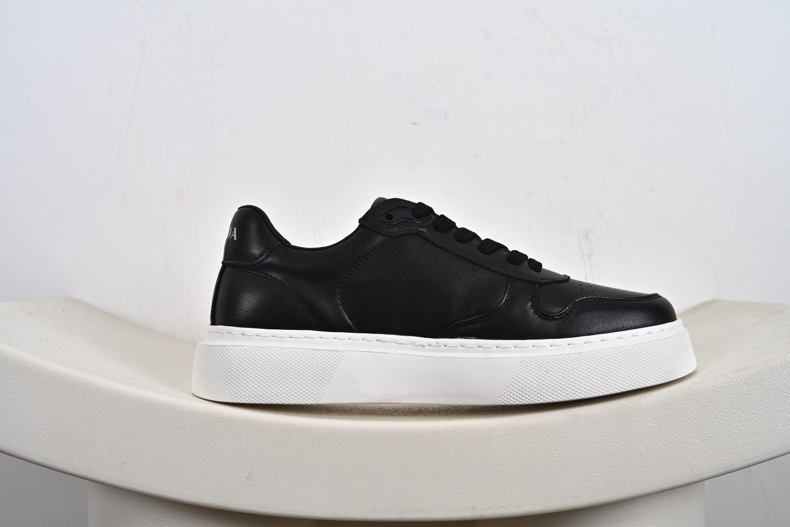 意大利高奢品牌·PRADA普拉达运动板鞋百搭休闲小白鞋系列