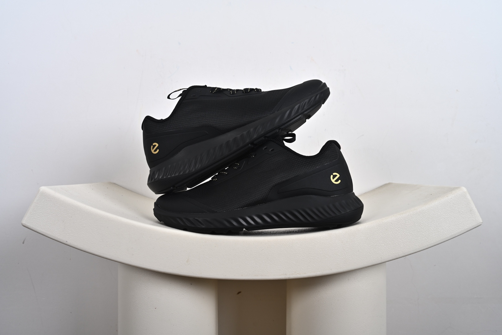 ECCO爱步登山鞋男款 舒适户外运动越野跑鞋健步BIOMC踪迹系列 多种材质拼接鞋面 875825