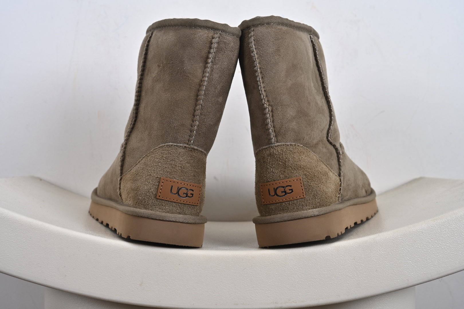 经典款 羊皮毛一体雪地靴 TREADLITE”轻翼”科技外底 1016223