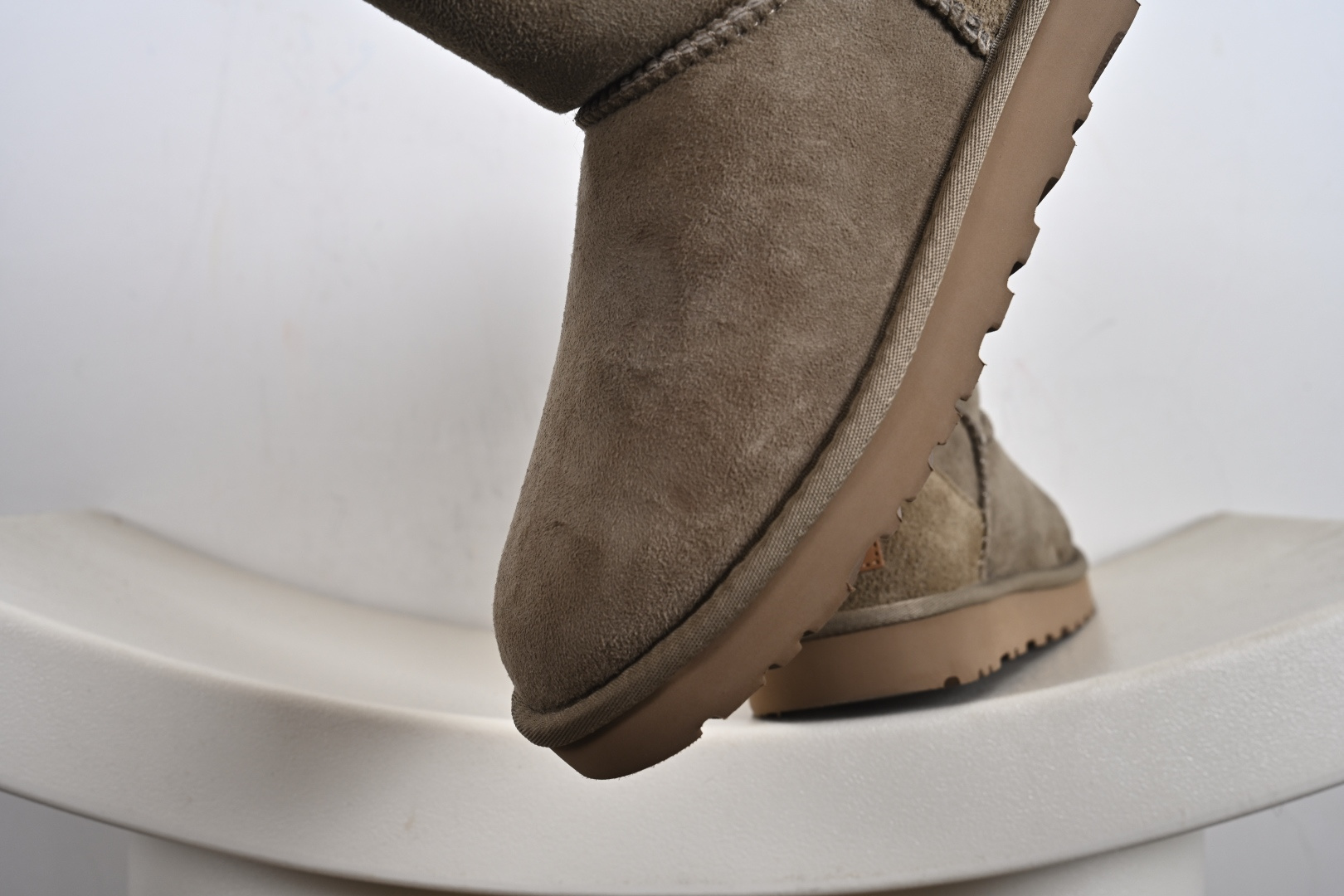 经典款 羊皮毛一体雪地靴 TREADLITE”轻翼”科技外底 1016223