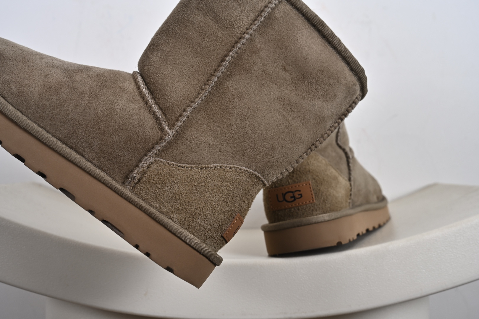 经典款 羊皮毛一体雪地靴 TREADLITE”轻翼”科技外底 1016223