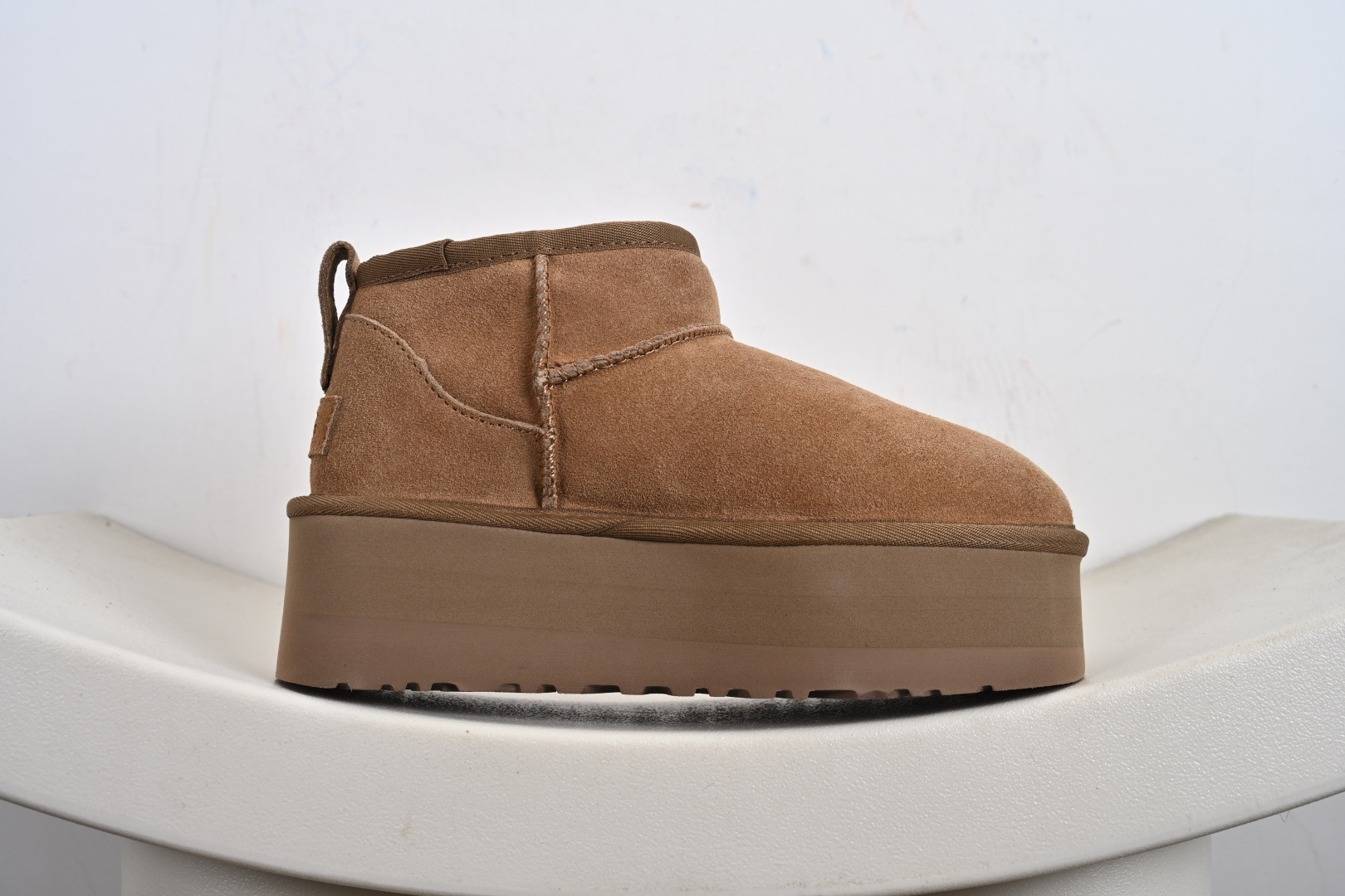 经典款 羊皮毛一体雪地靴 TREADLITE”轻翼”科技外底 1135092