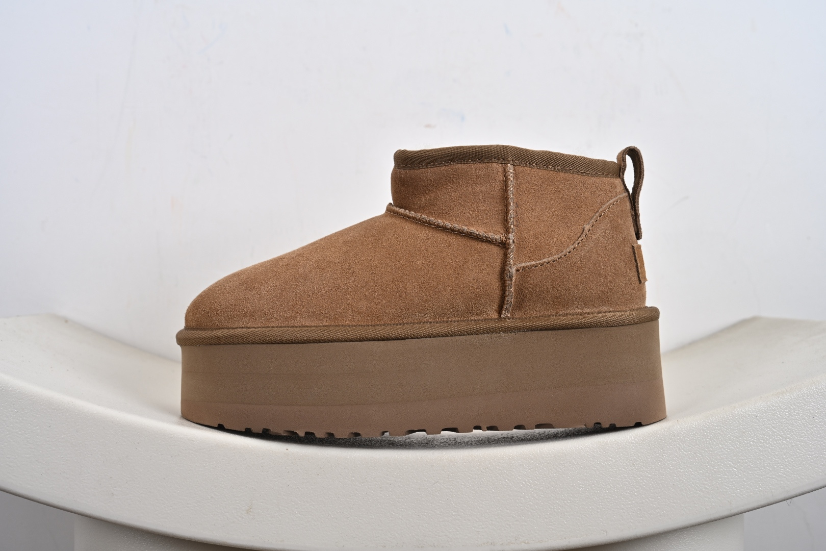 经典款 羊皮毛一体雪地靴 TREADLITE”轻翼”科技外底 1135092